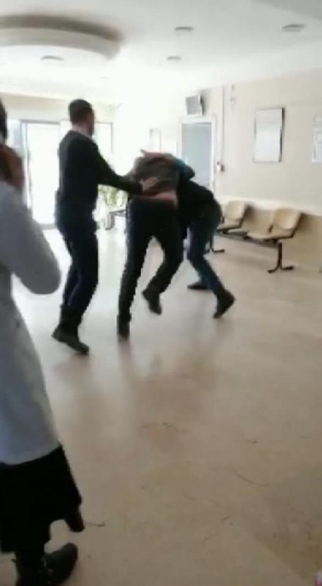 d Hasta yakını ile doktorun kavgası