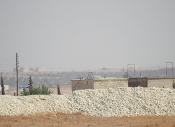 Teröristler Münbiç'in sınırından çekildi