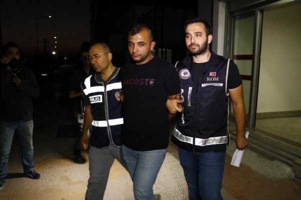 i Adana merkezli 5 ilde şafak operasyonu