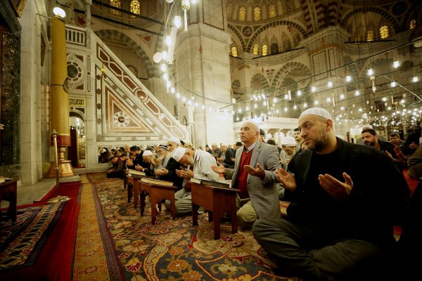 a Camilerde Fetih Suresi okundu, dualar edildi