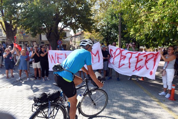 İngiltere'den Fethiye'ye bisikletle geldi