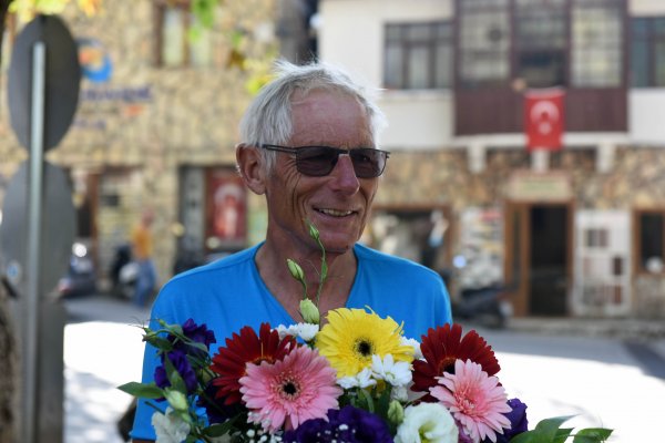 İngiltere'den Fethiye'ye bisikletle geldi