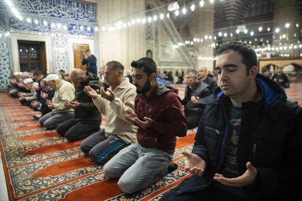 a Camilerde Fetih Suresi okundu, dualar edildi