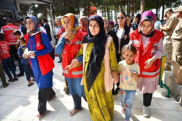 PKK'nın şehit ettiği 11 yaşındaki Elif'e veda
