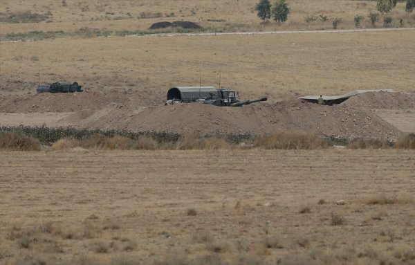Sınırda namlular YPG'ye bakıyor