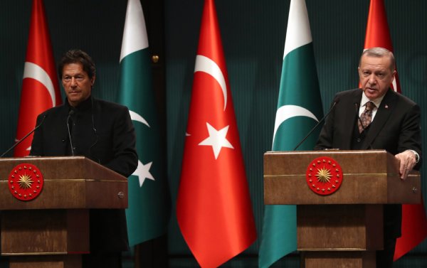 Pakistan Başbakanı İmran Han'dan Türkiye'ye destek mesajı