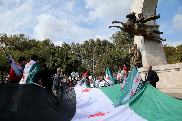 a İstanbul'daki Suriyelilerden harekata destek mesajı