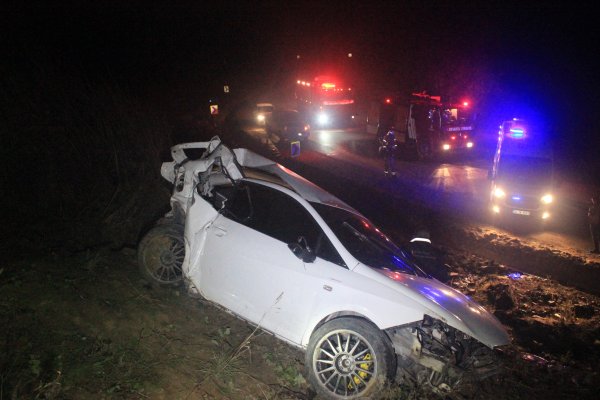 i Eyüpsultan'da kontrolden çıkan araç metrelerce takla attı