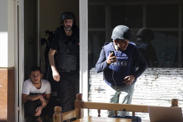 a Gazetecilerin kaldığı otelin yanına havan atıldı