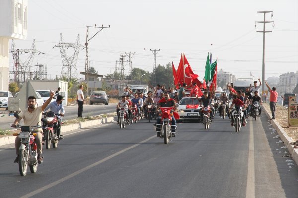Tel Abyad'ın kurtuluşu sınırda konvoyla kutlandı