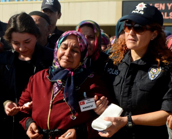 a Hakkari'de yıldırım düşmesi sonucu bir asker şehit oldu