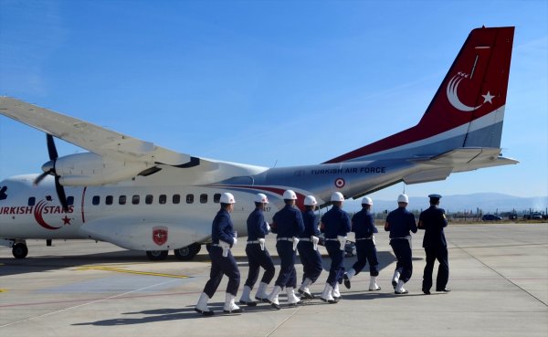a Hakkari'de yıldırım düşmesi sonucu bir asker şehit oldu