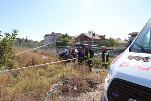 a Denizli'de hemzemin geçitte kaza: 2 ölü, 1 yaralı