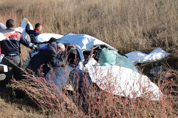 i TEM'de feci kaza: 3 ölü, 2 yaralı