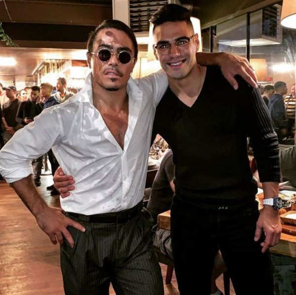 Falcao ailesiyle birlikte Nusret'e gitti