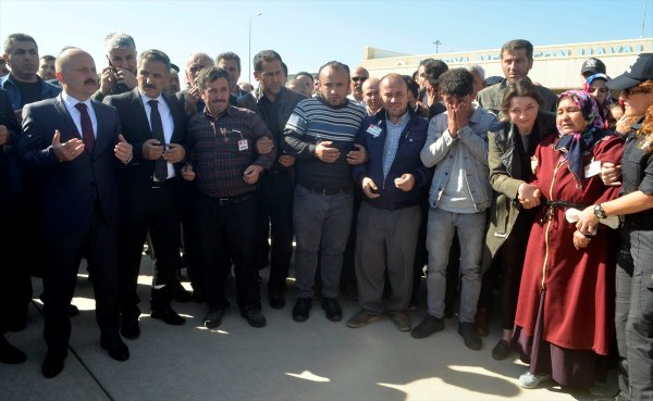 a Hakkari'de yıldırım düşmesi sonucu bir asker şehit oldu