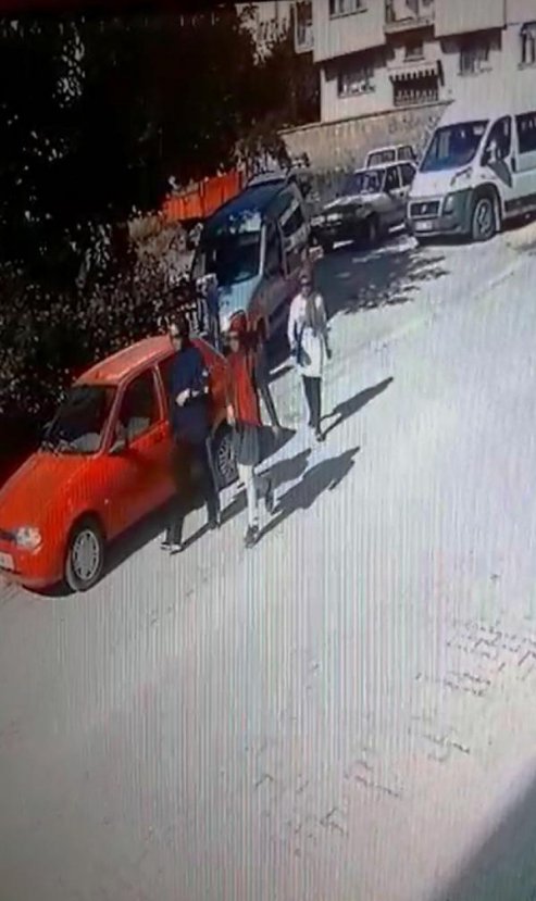 Afyon'da hırsızlık yapan 3 kadın güvenlik kameralarında