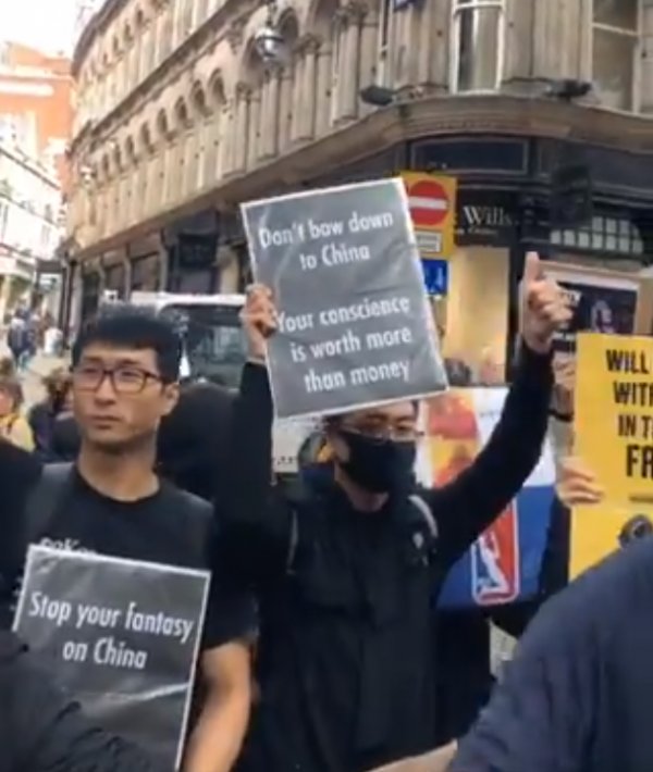 Hong Kong eylemcilerinden YPG'ye destek