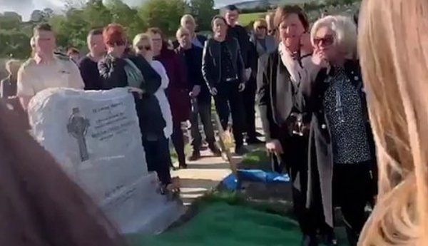 İrlanda'da ilginç cenaze töreni