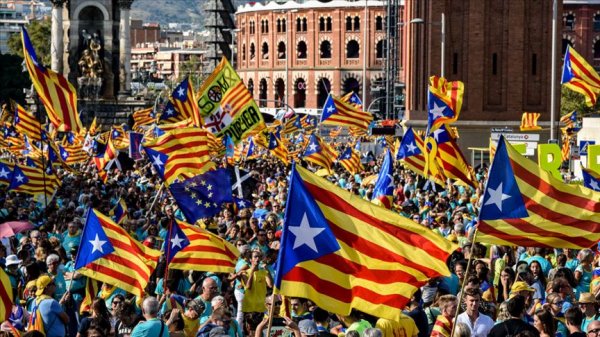 a Katalanlar, YPG'lilere destek verdi