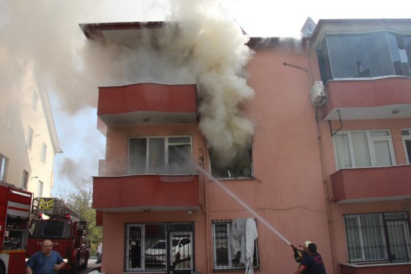 i Cinnet getiren baba evi yaktı, kızıyla birlikte öldü