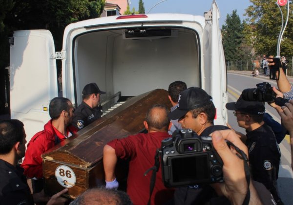 i Cinnet getiren baba evi yaktı, kızıyla birlikte öldü