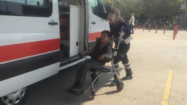 d Oğluna çarpan sürücüyü dövdü