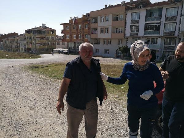 d Oğluna çarpan sürücüyü dövdü