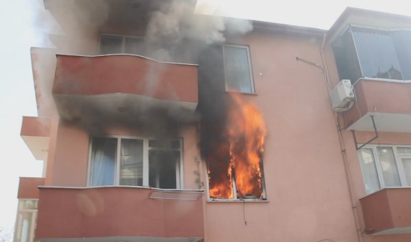 i Cinnet getiren baba evi yaktı, kızıyla birlikte öldü