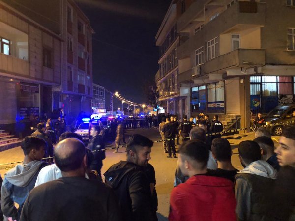 i Avcılar'da silahlı kavgada 3 kişi ağır yaralandı