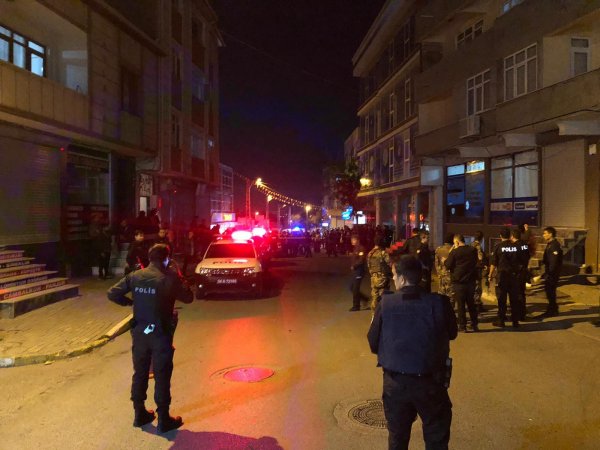 i Avcılar'da silahlı kavgada 3 kişi ağır yaralandı