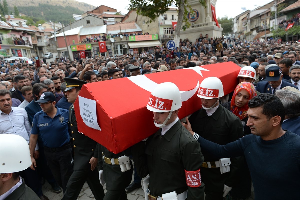 Münbiç şehidine Kürtçe ağıtlarla veda