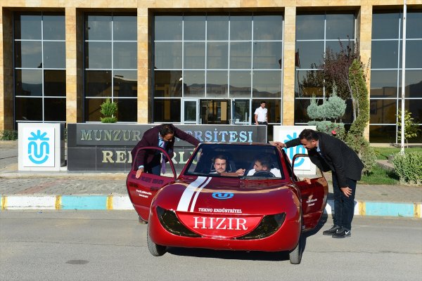 Tuncelili öğrencilerin yaptığı otomobil