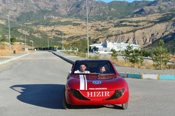 Tuncelili öğrencilerin yaptığı otomobil