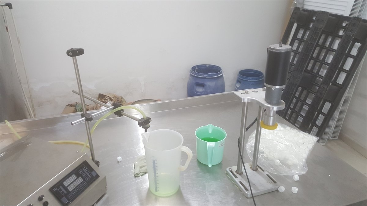 İstanbul'da sahte vücut geliştirme ürünü deposuna baskın