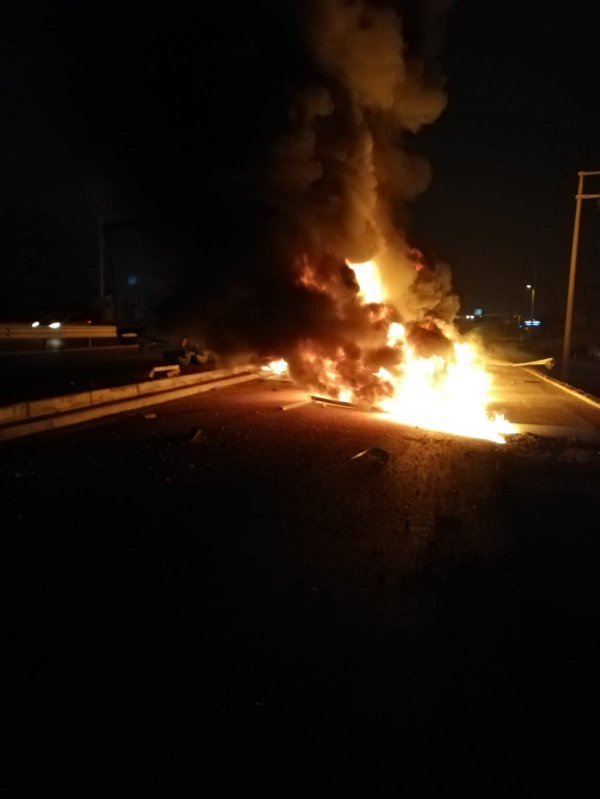 i Kocaeli'de kaza yapan tır alev aldı