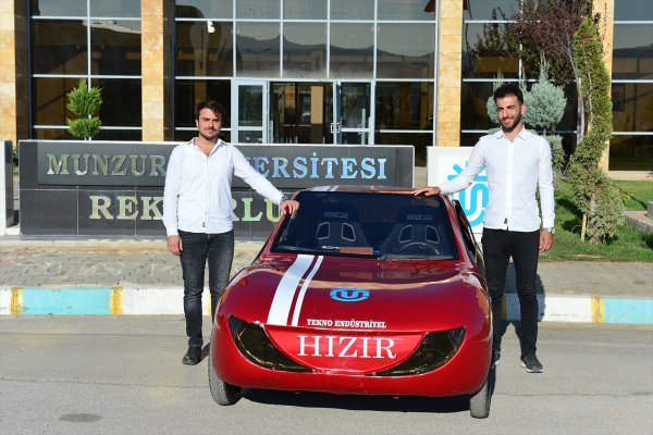 Tuncelili öğrencilerin yaptığı otomobil