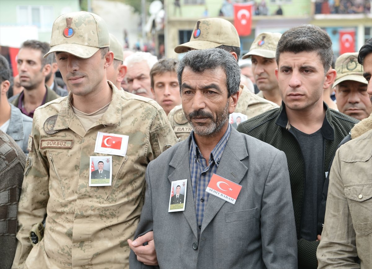 Münbiç şehidine Kürtçe ağıtlarla veda