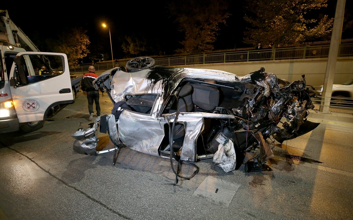 a Ankara'da trafik kazasında 2 kişi ağır yaralandı