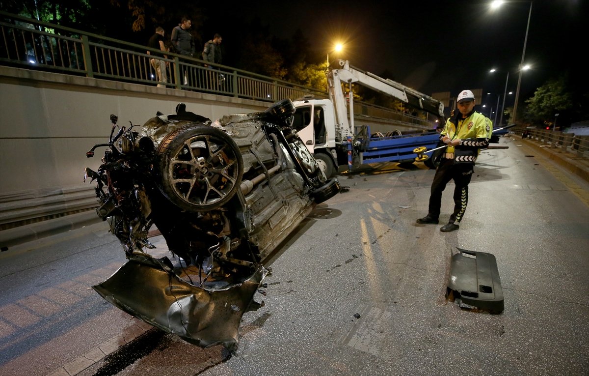 a Ankara'da trafik kazasında 2 kişi ağır yaralandı