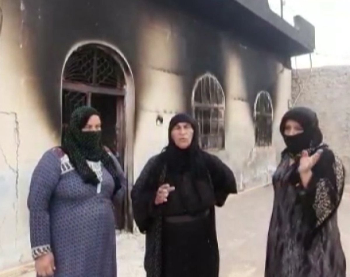 a Tel Abyad'da YPG/PKK sivil evlerini yaktı