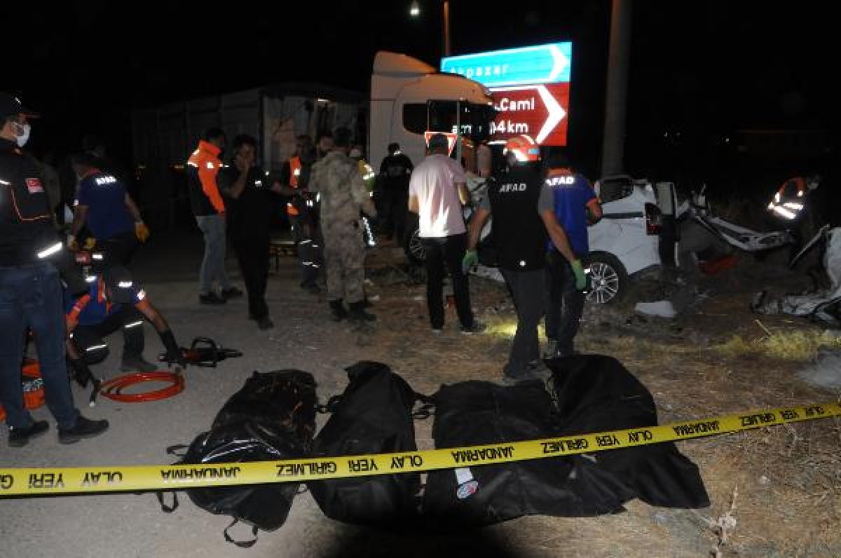 d Tunceli'de tır ile çarpışan araçtaki 4 kişi öldü