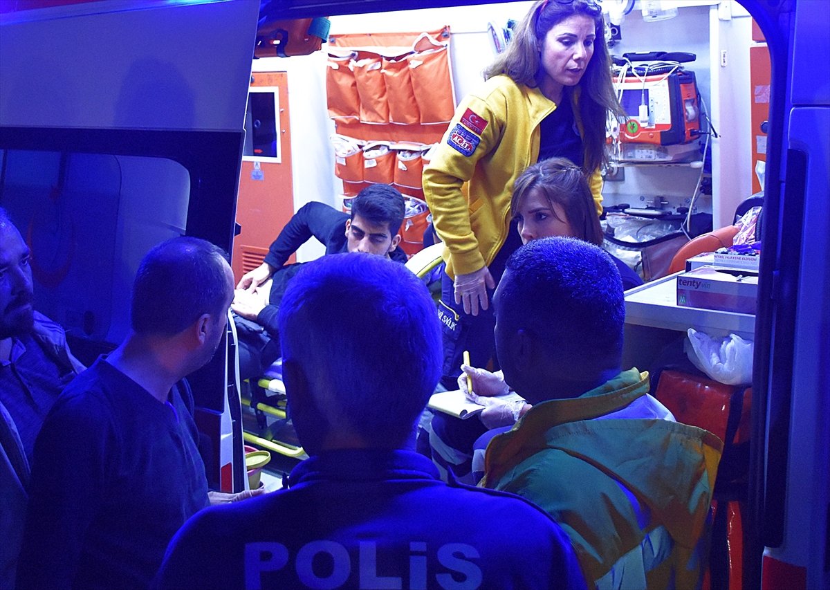 a Cebindeki bıçak bacağına saplandı