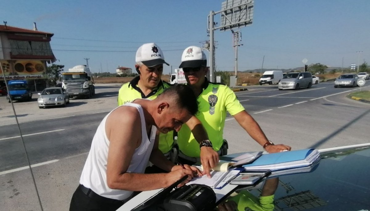 Alkollü sürücü makam aracına çarptı