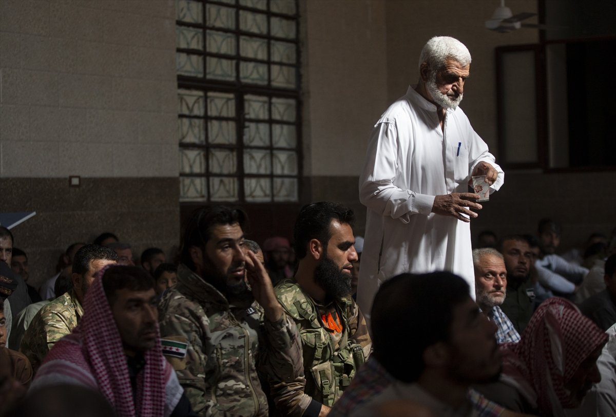 Tel Abyad'da cuma namazı