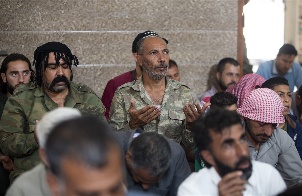 Tel Abyad'da cuma namazı