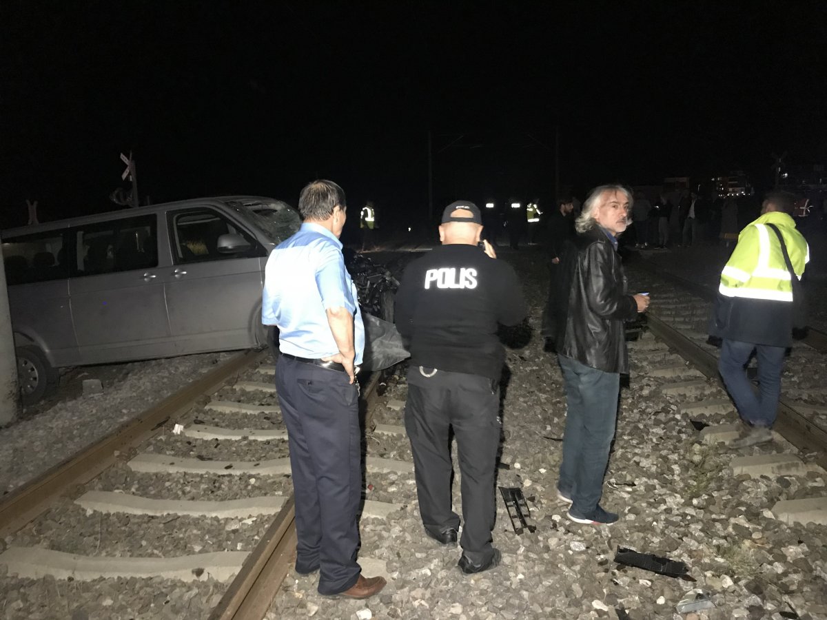 Kütahya'da raybüs, minibüse çarptı