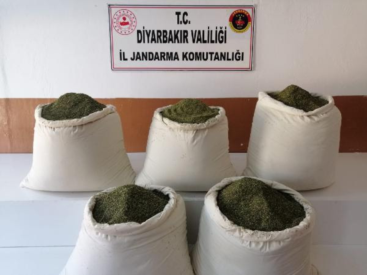Diyarbakır'da 158 kilo esrar ele geçirildi