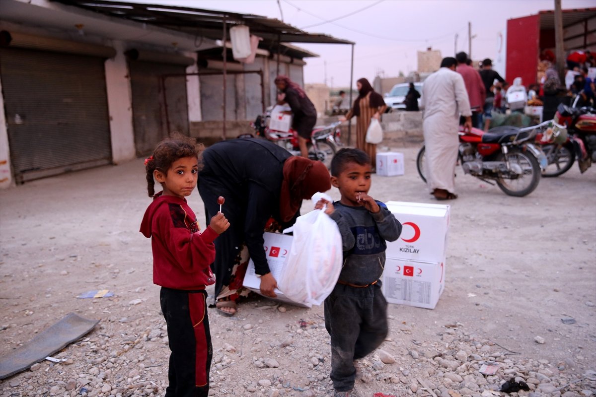 Türk askeri ve Suriyeli çocukların yakınlığı
