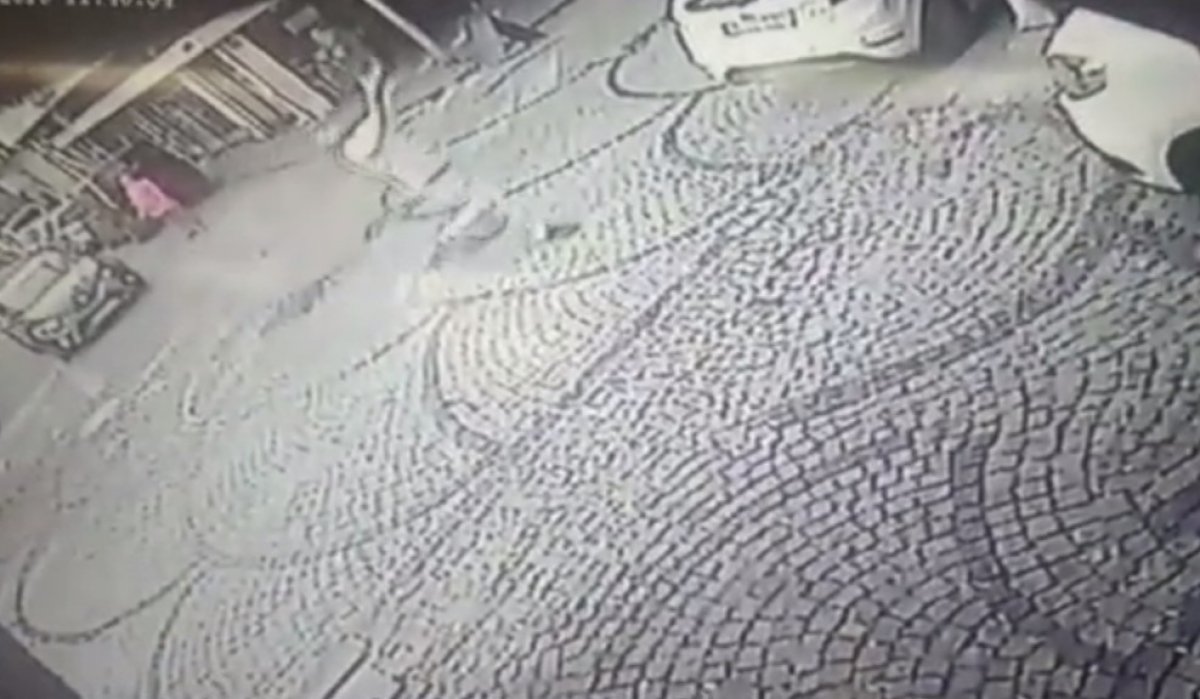 i İstanbul'da intihar eden kadını tutmaya çalıştı